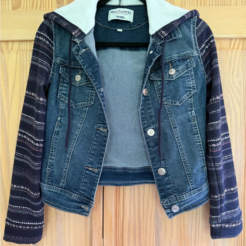 Wallflower Women's Blue Denim Jacket with Fleece Patterned Sleeves